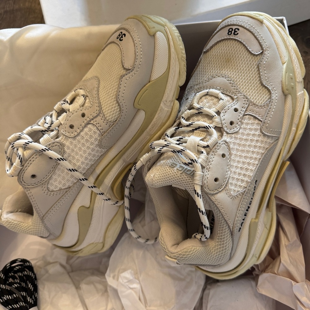 Balenciaga Beige Sneakers - Picture 2 of 8